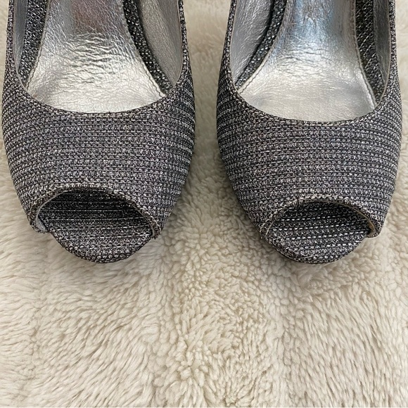 Adrianna Papell Silver Peep Toe Ankle Strap Formal Elegant Heels Size 8.5 - Picture 4 of 15